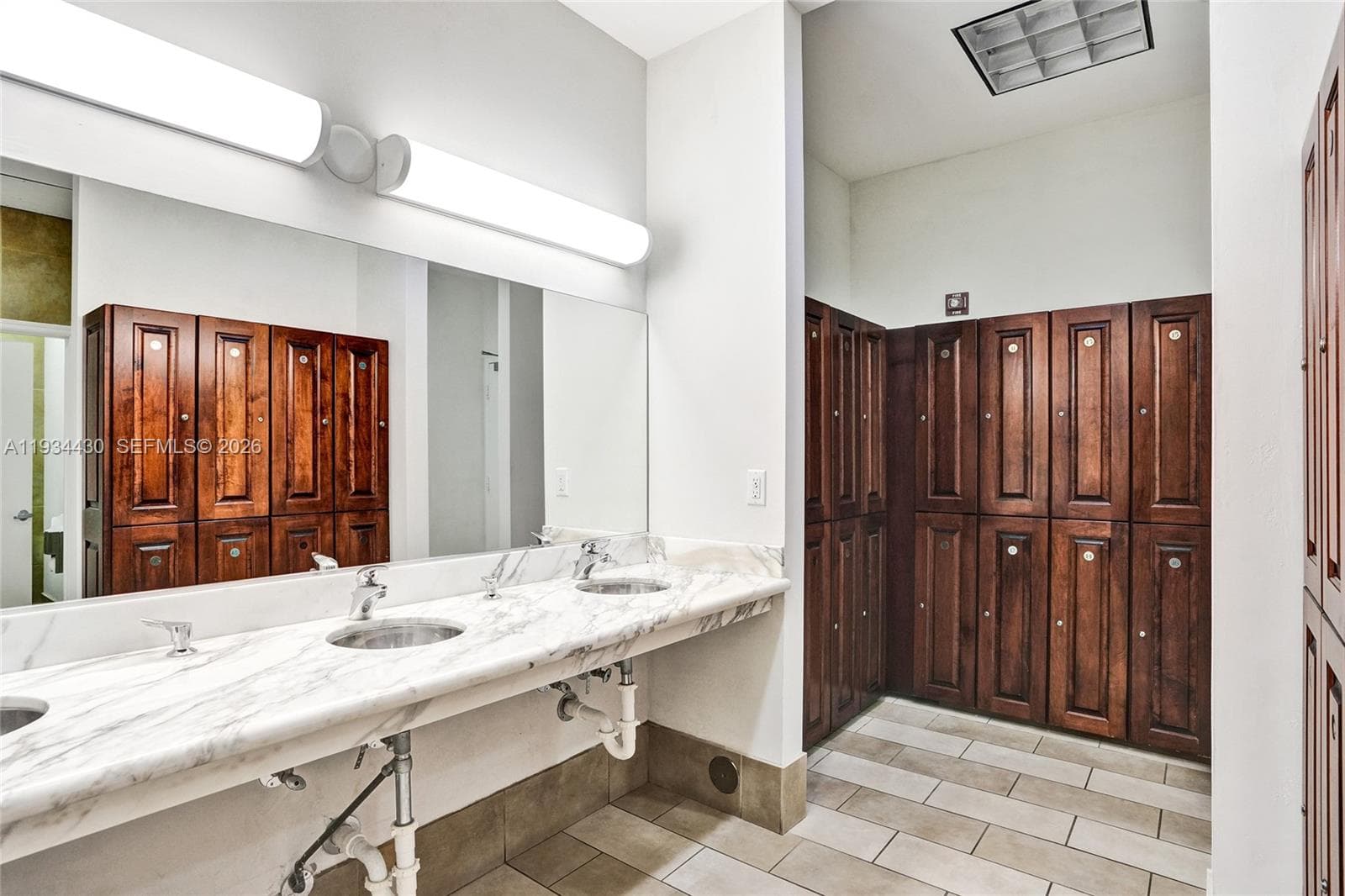 A11934430 — Miami Beach — 42