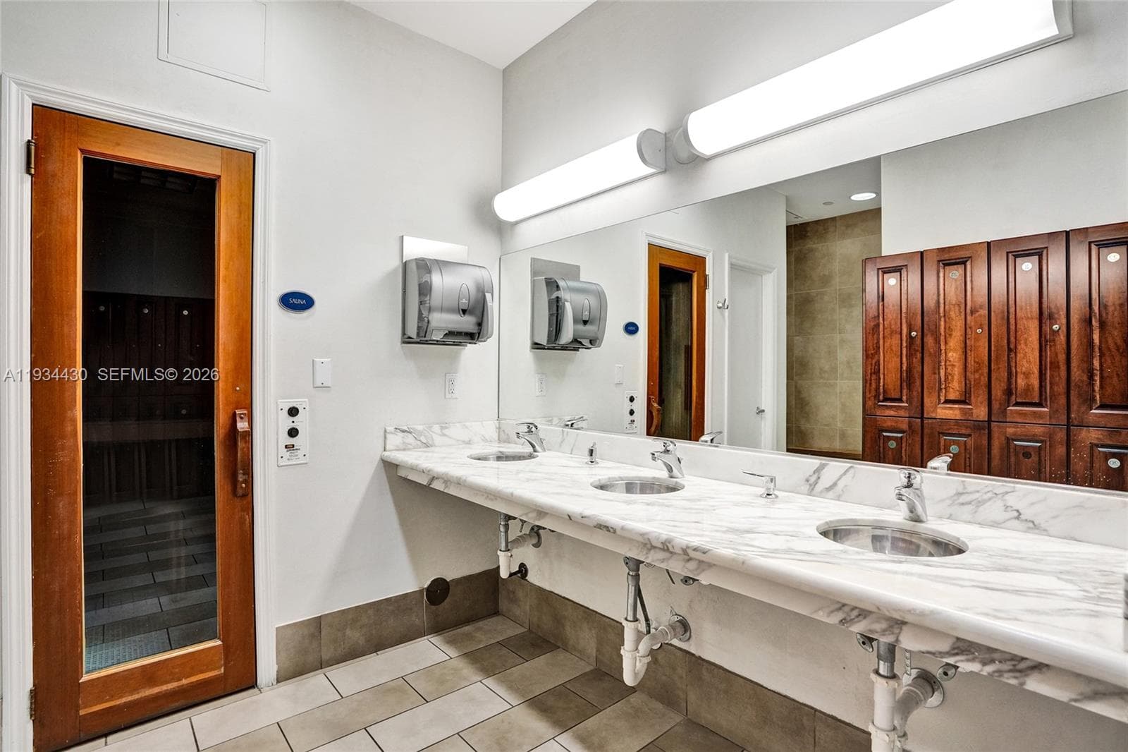 A11934430 — Miami Beach — 43