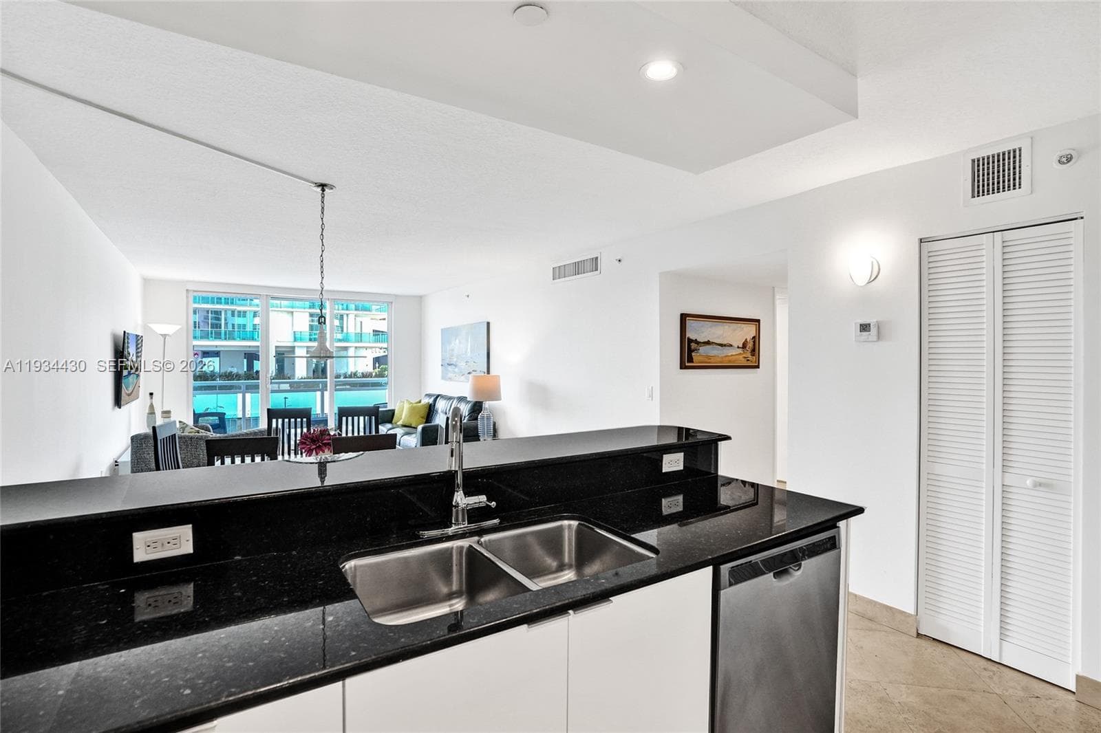 A11934430 — Miami Beach — 12