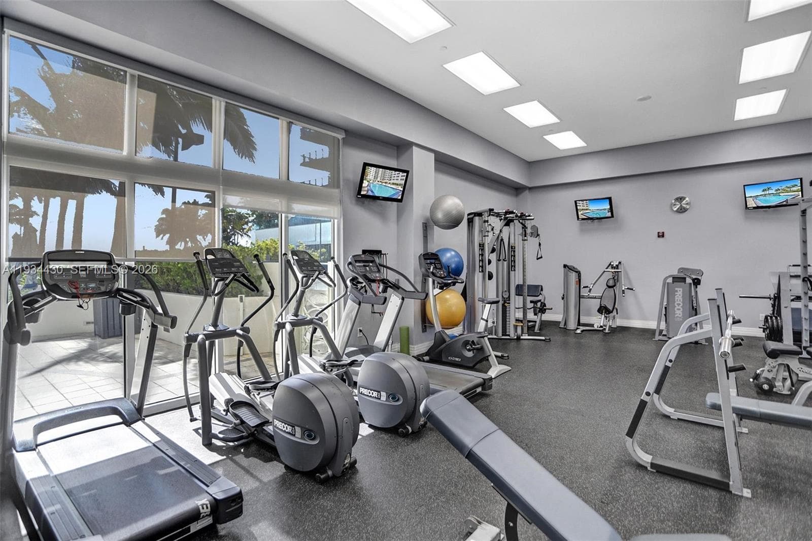 A11934430 — Miami Beach — 40