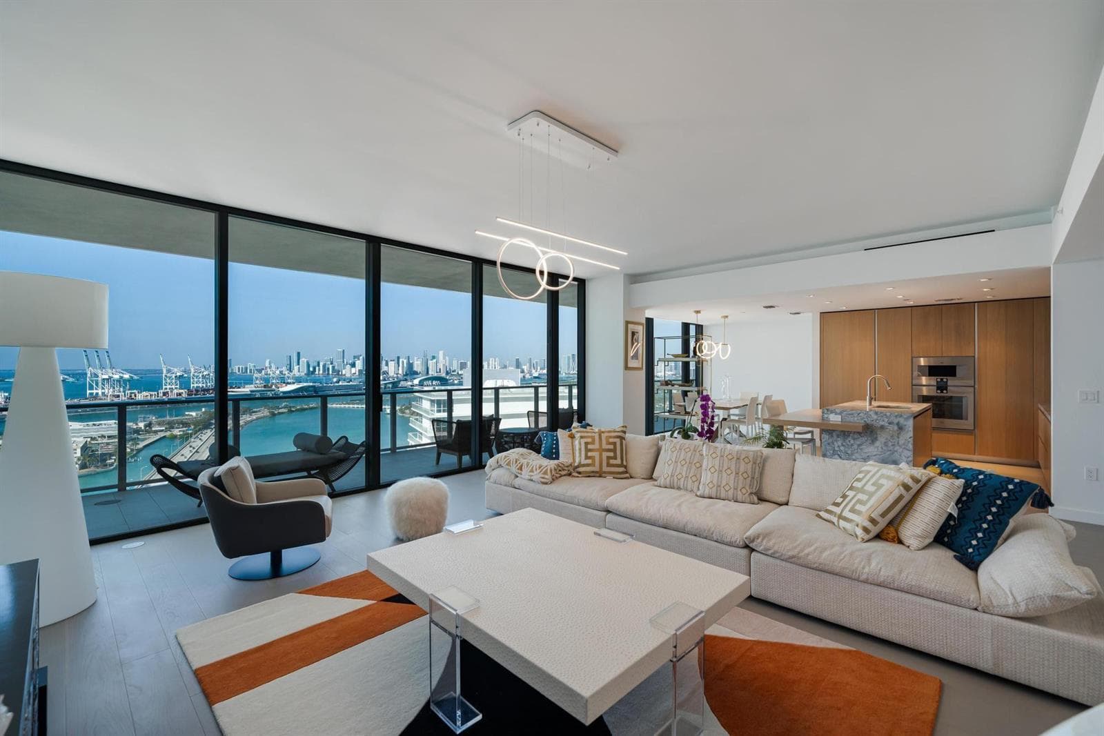 F10542192 — Miami Beach — 2