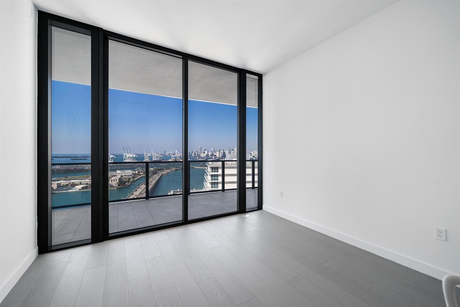 F10542192 — Miami Beach — 12