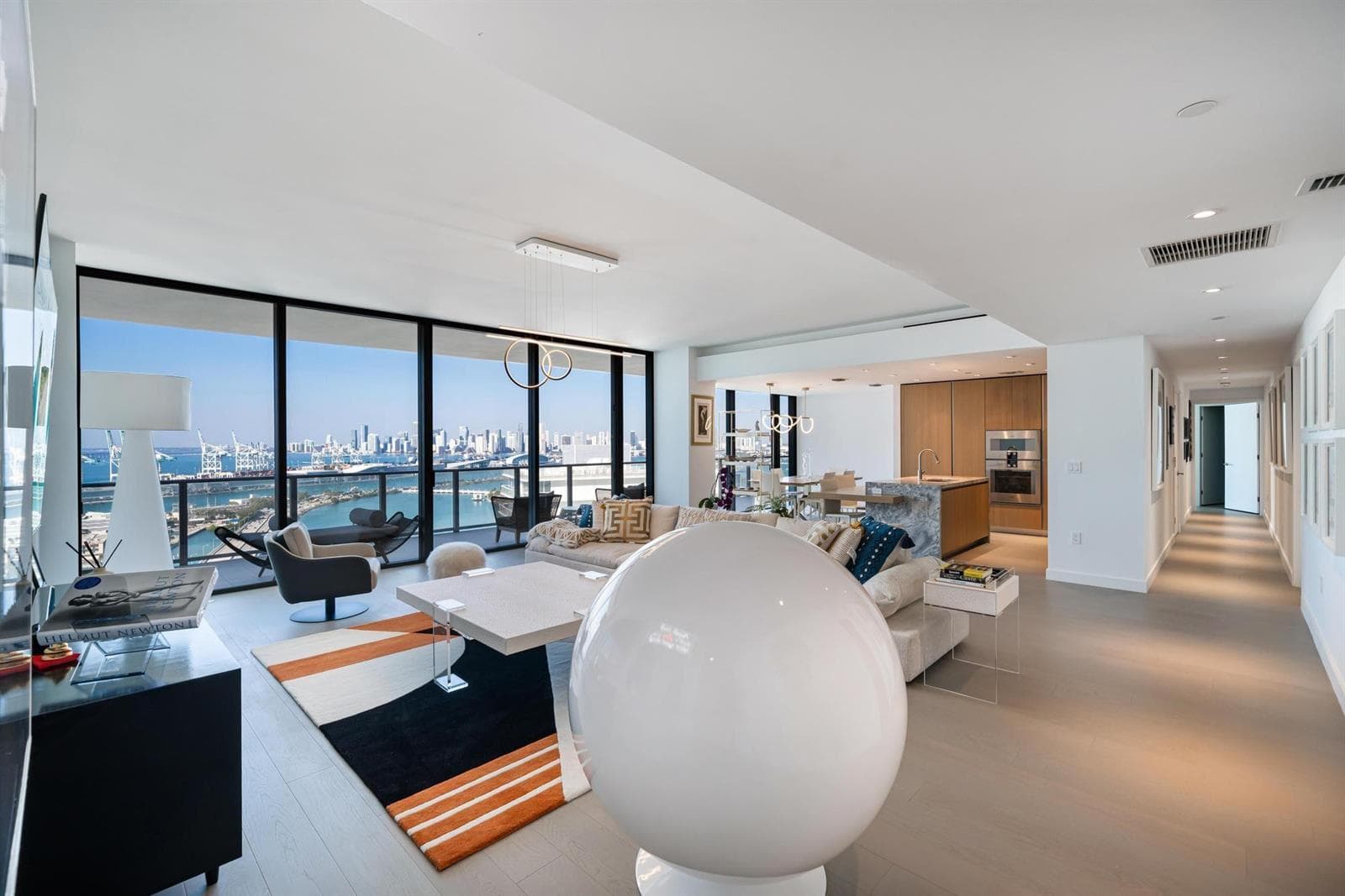 F10542192 — Miami Beach