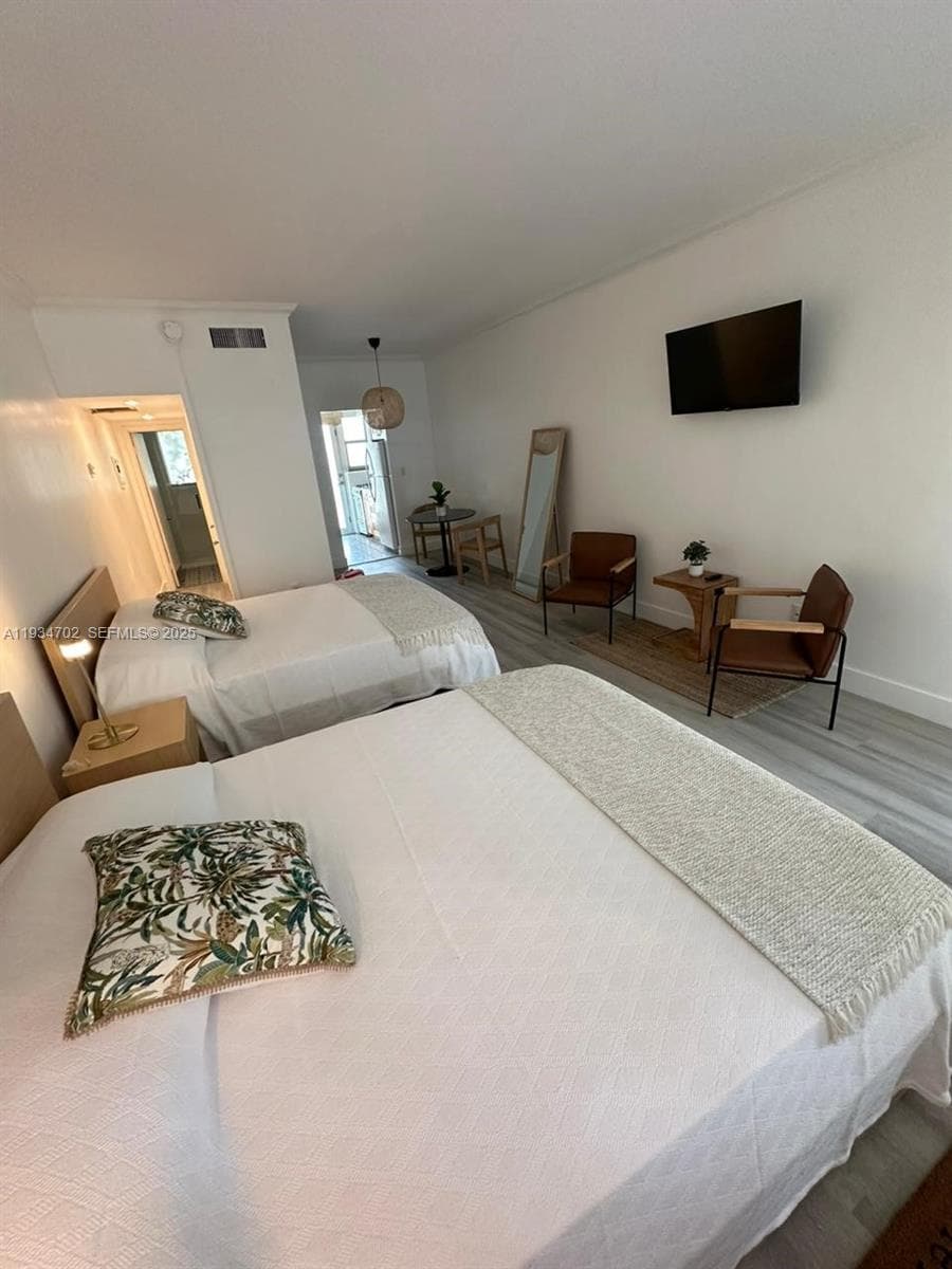 A11934702 — Miami Beach — 3