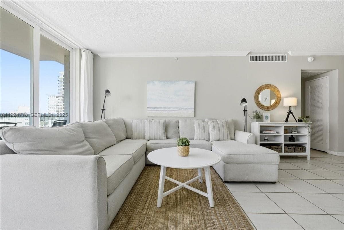 A11934778 — Miami Beach — 2