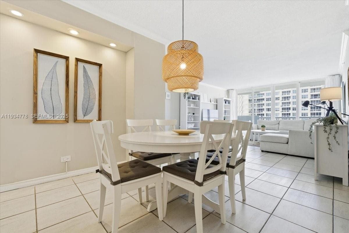 A11934778 — Miami Beach — 6
