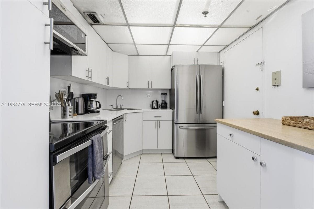 A11934778 — Miami Beach — 17