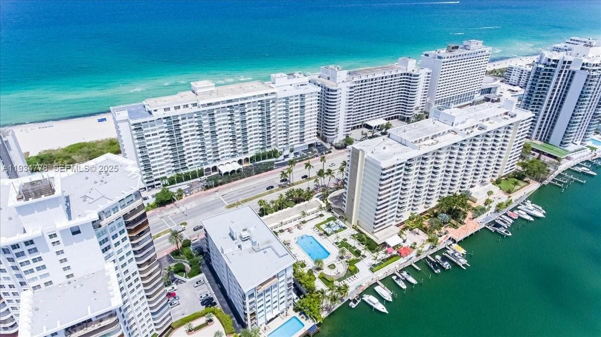 A11934778 — Miami Beach