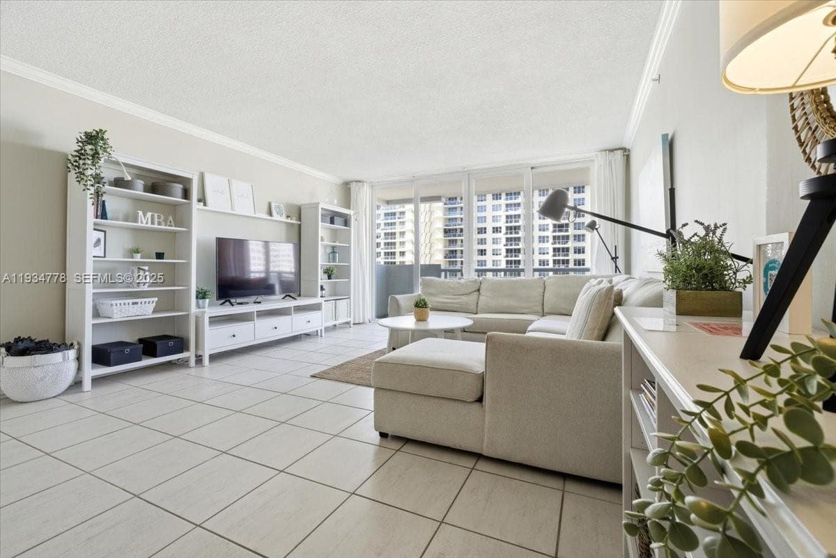A11934778 — Miami Beach — 5