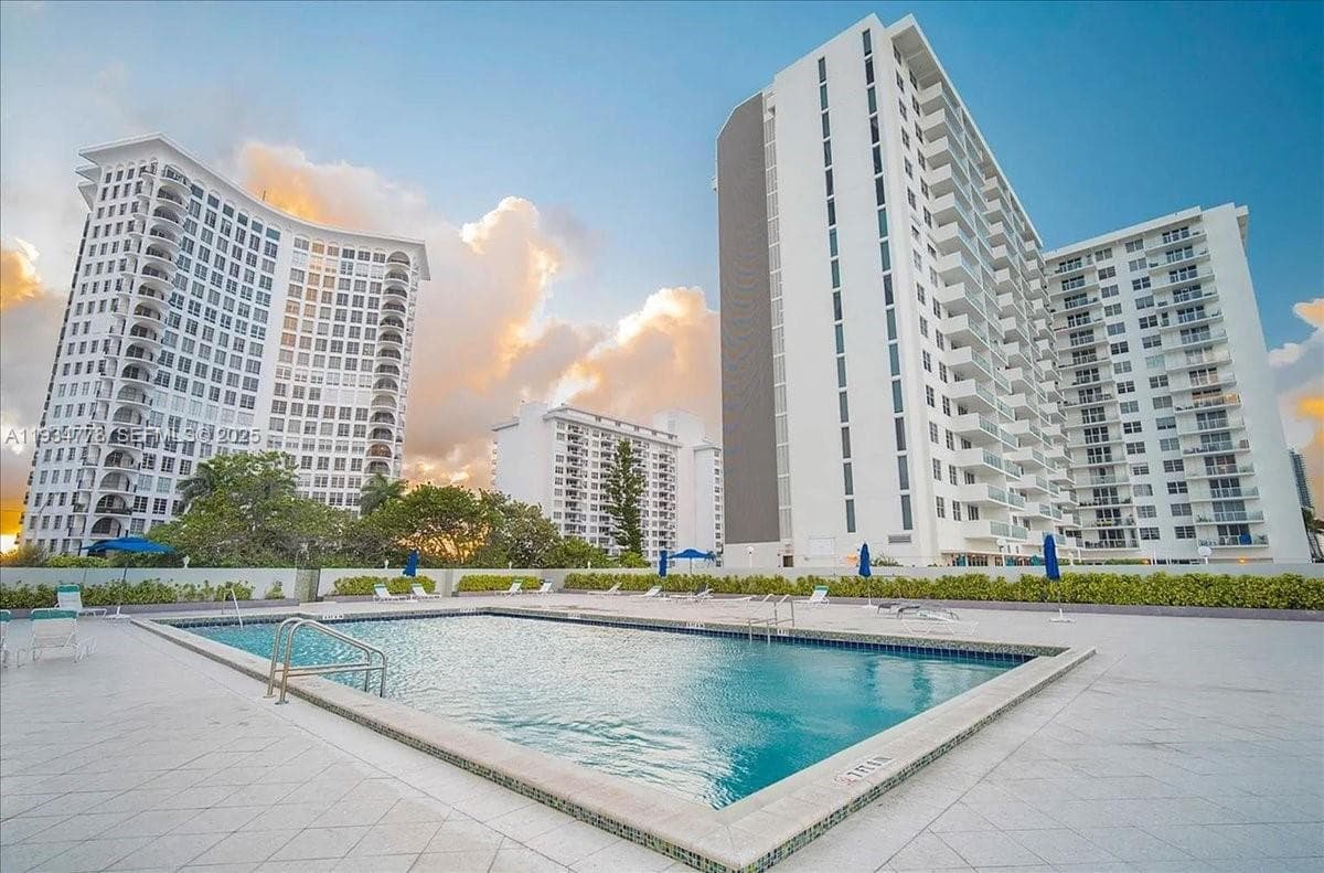 A11934778 — Miami Beach — 20