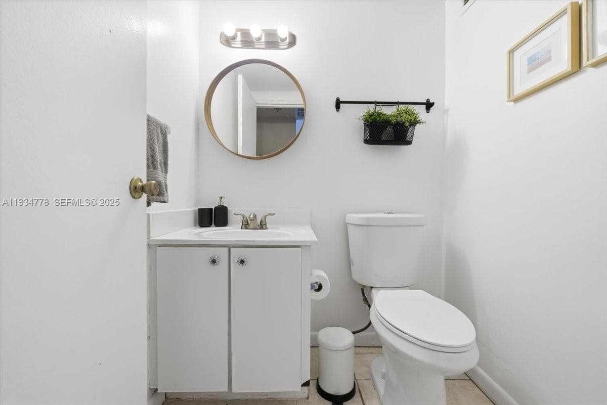 A11934778 — Miami Beach — 9