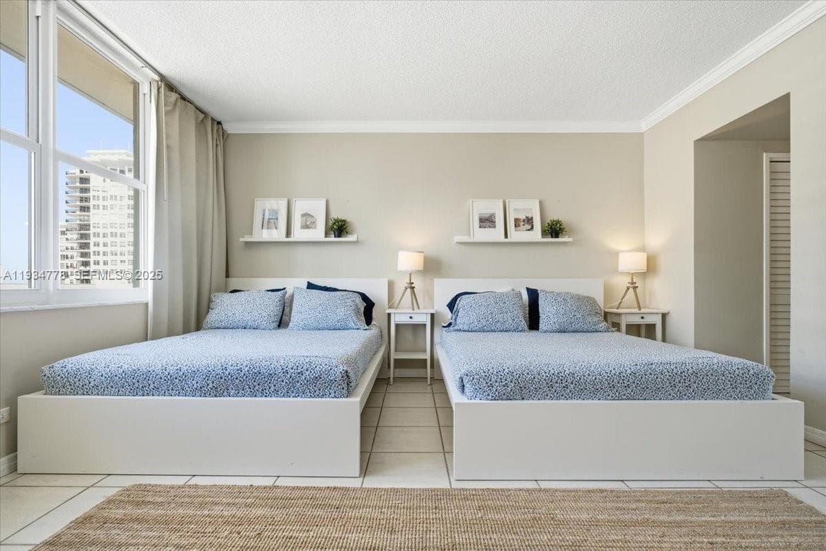A11934778 — Miami Beach — 10