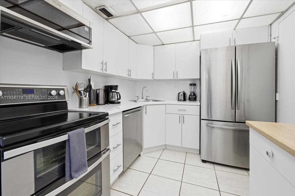 A11934778 — Miami Beach — 15