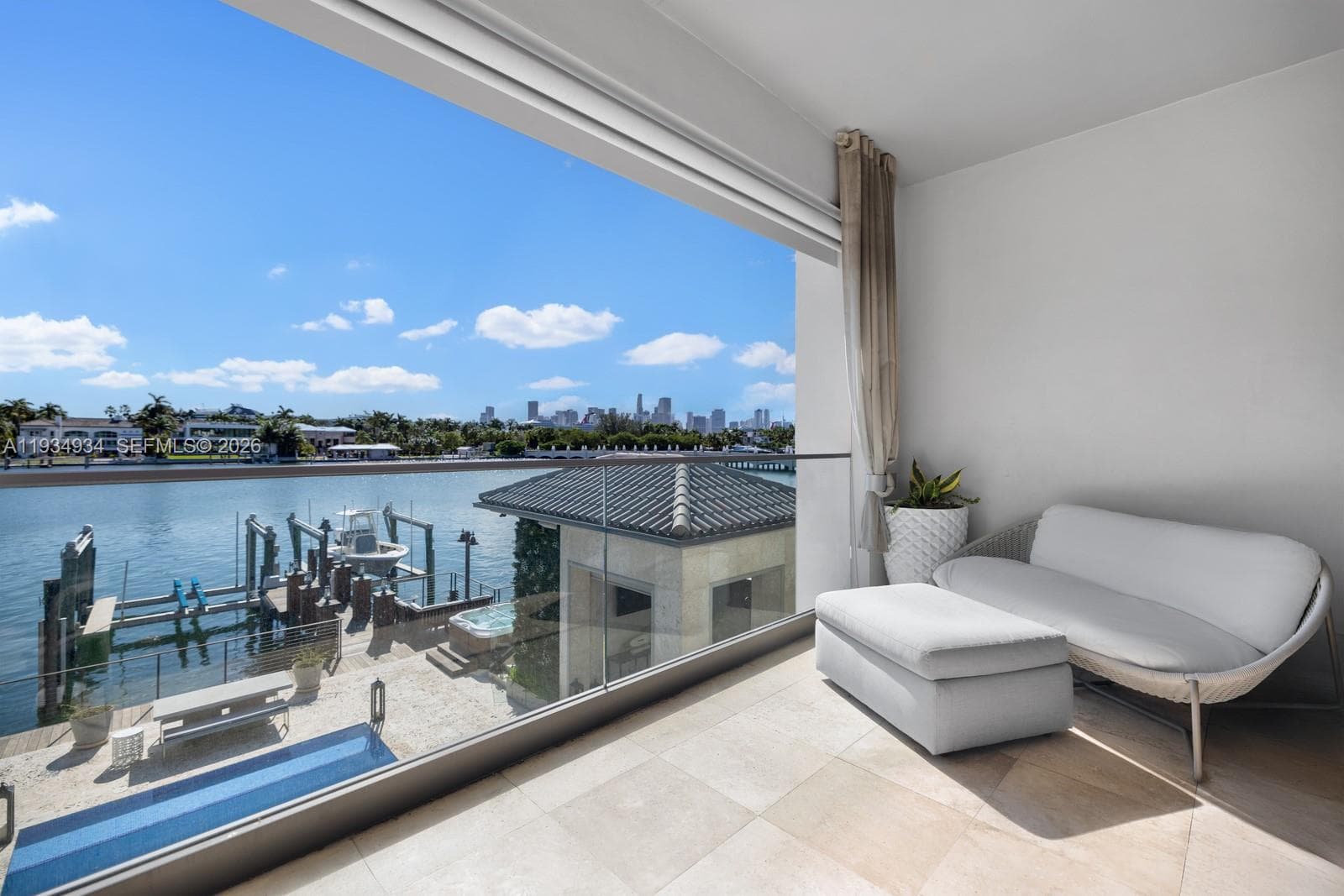 A11934934 — Miami Beach — 23