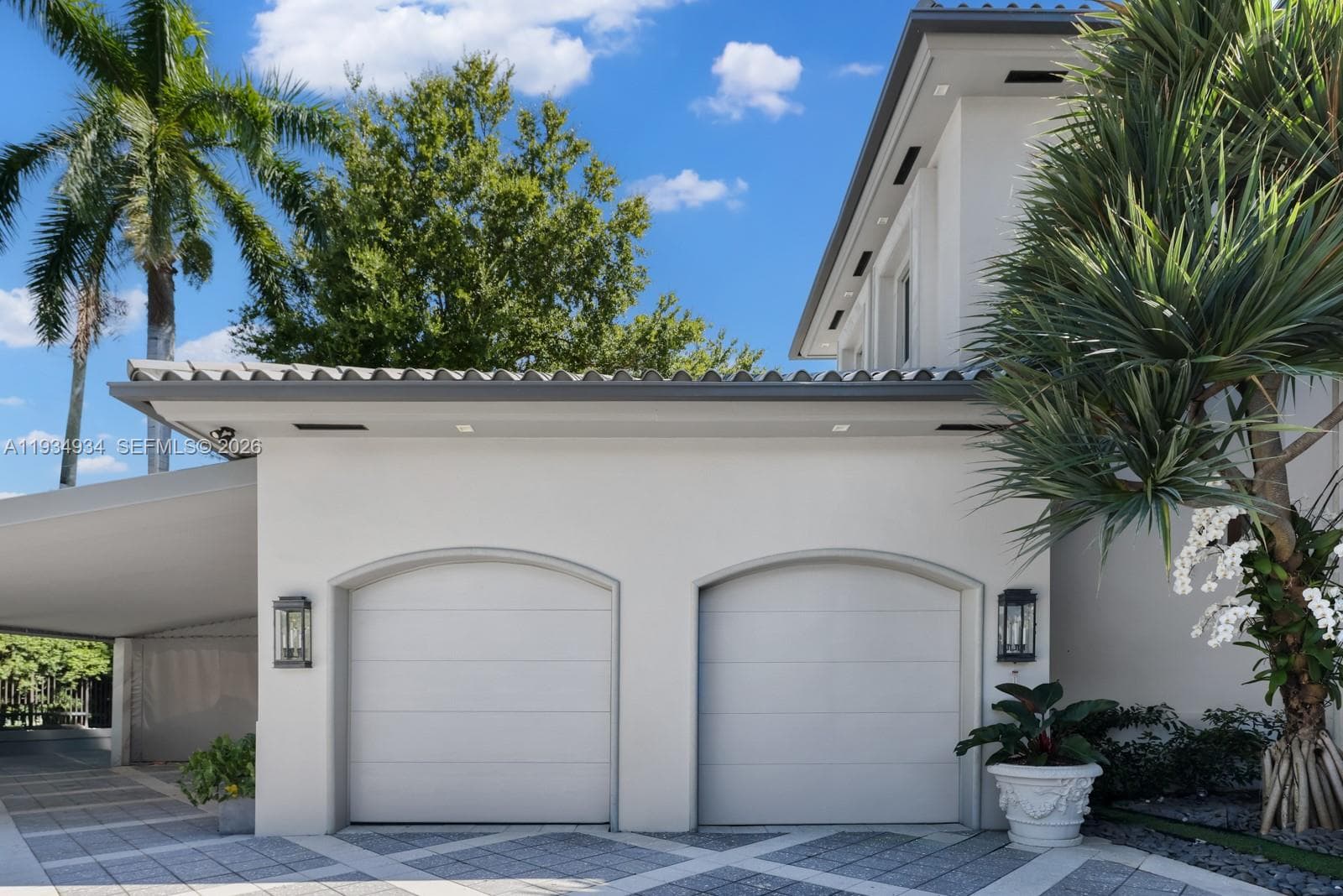 A11934934 — Miami Beach — 30