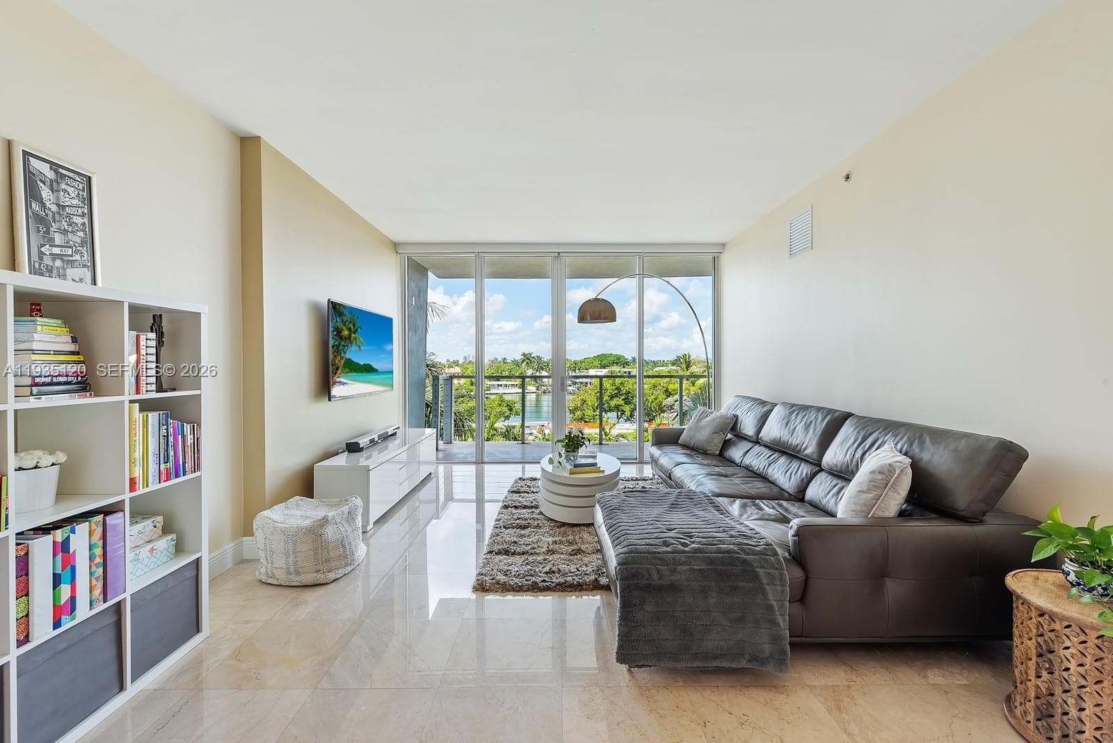 A11935120 — Miami Beach — 2