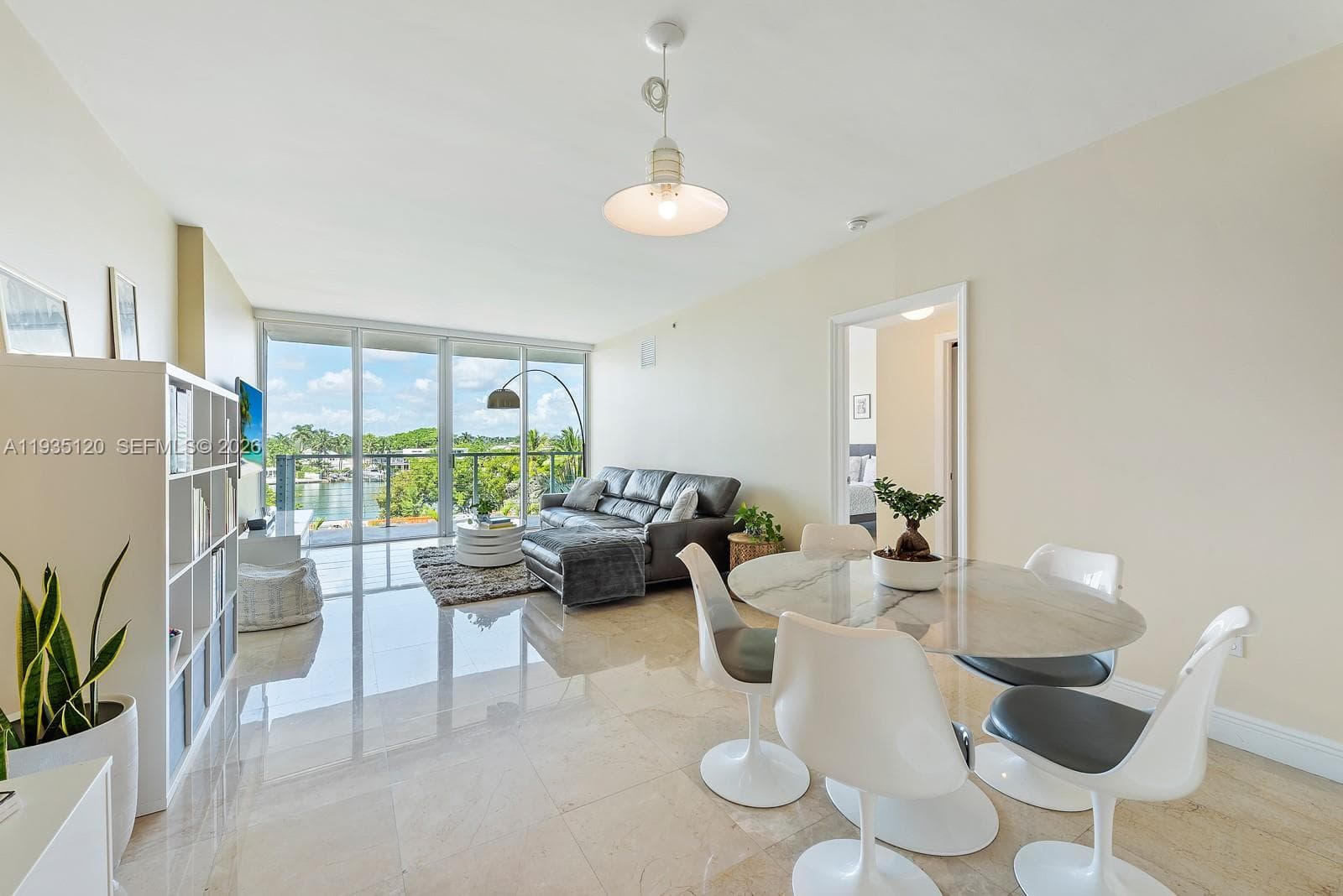A11935120 — Miami Beach