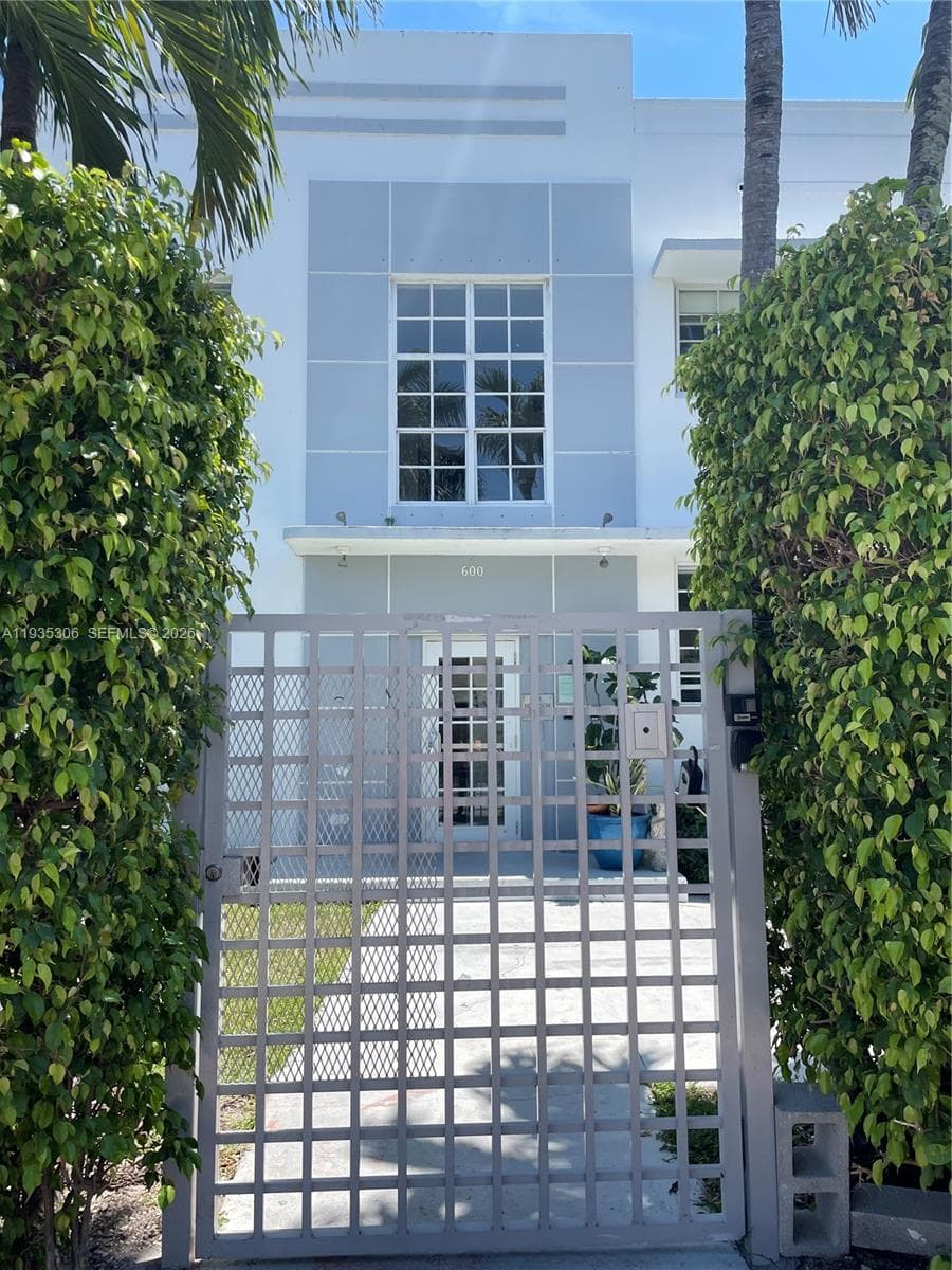 A11935306 — Miami Beach
