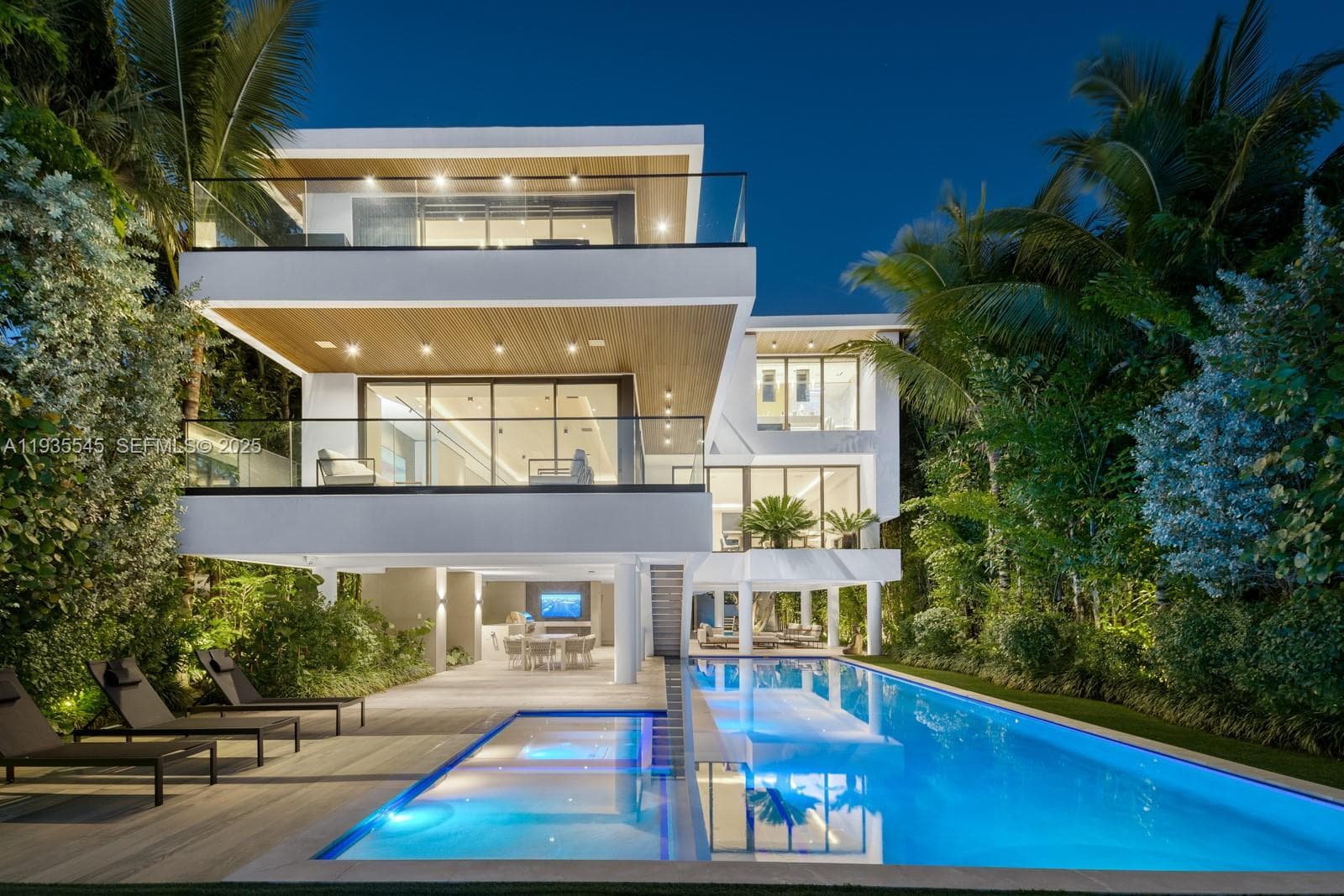 A11935545 — Miami Beach