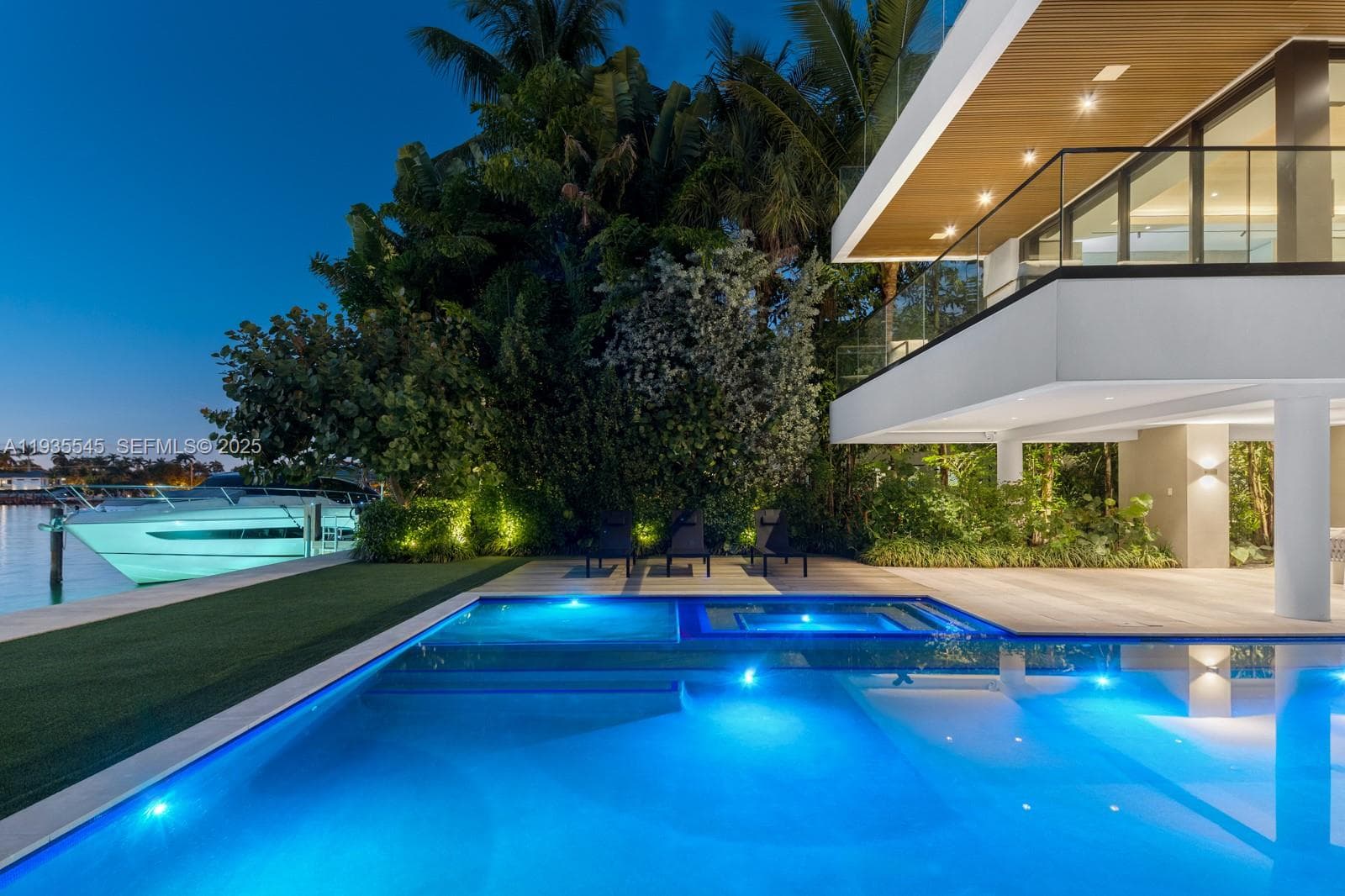 A11935545 — Miami Beach — 4
