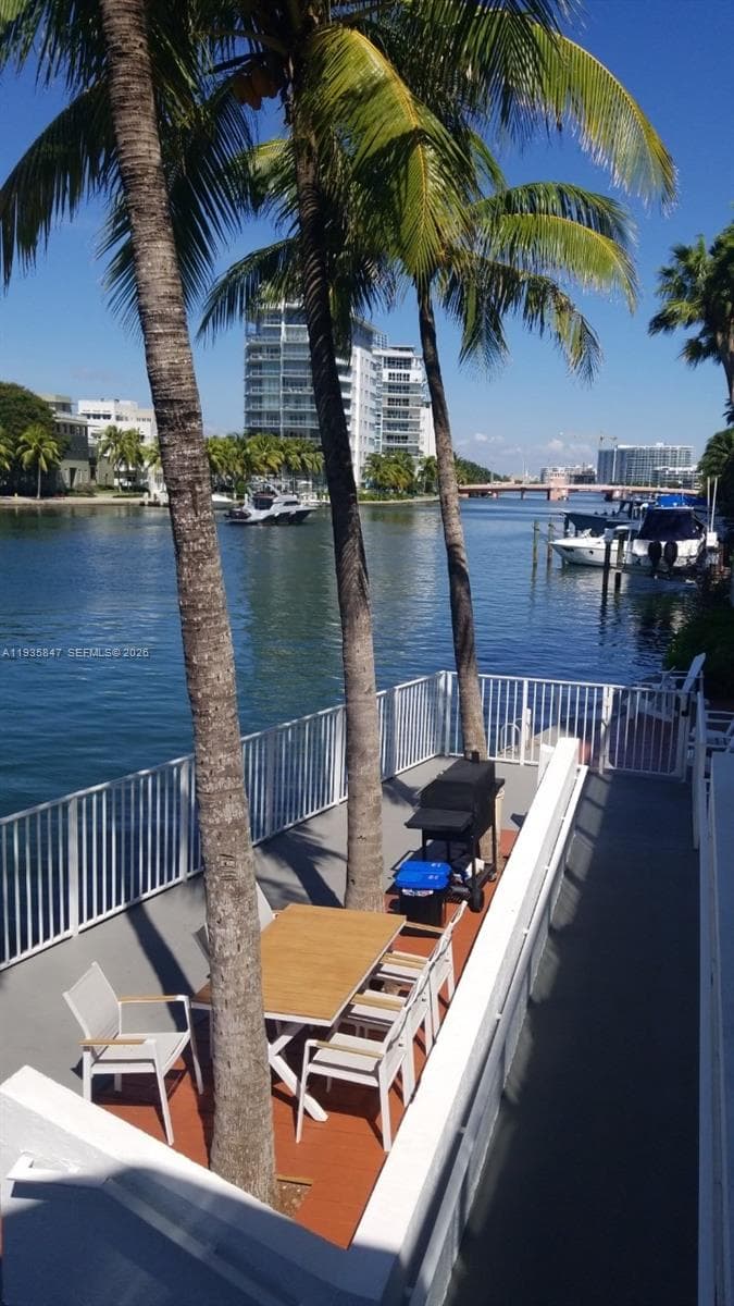 A11935847 — Miami Beach — 33