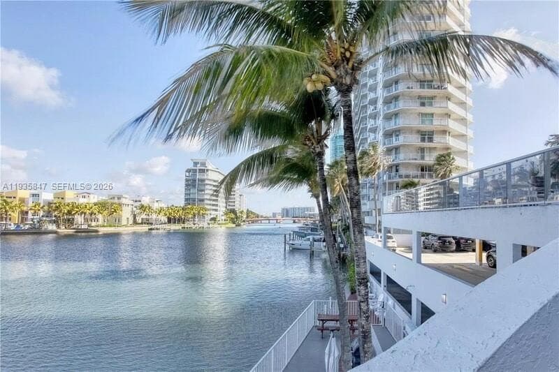 A11935847 — Miami Beach — 29