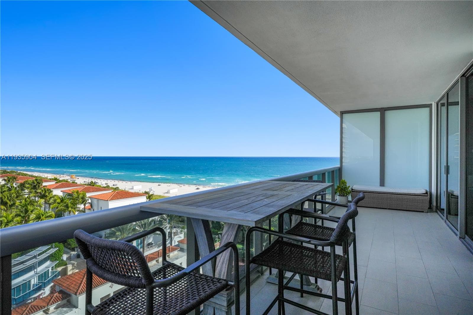 A11935904 — Miami Beach