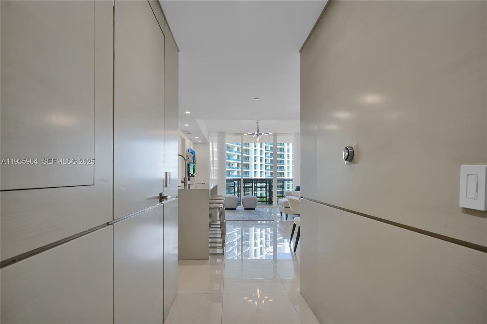 A11935904 — Miami Beach — 19