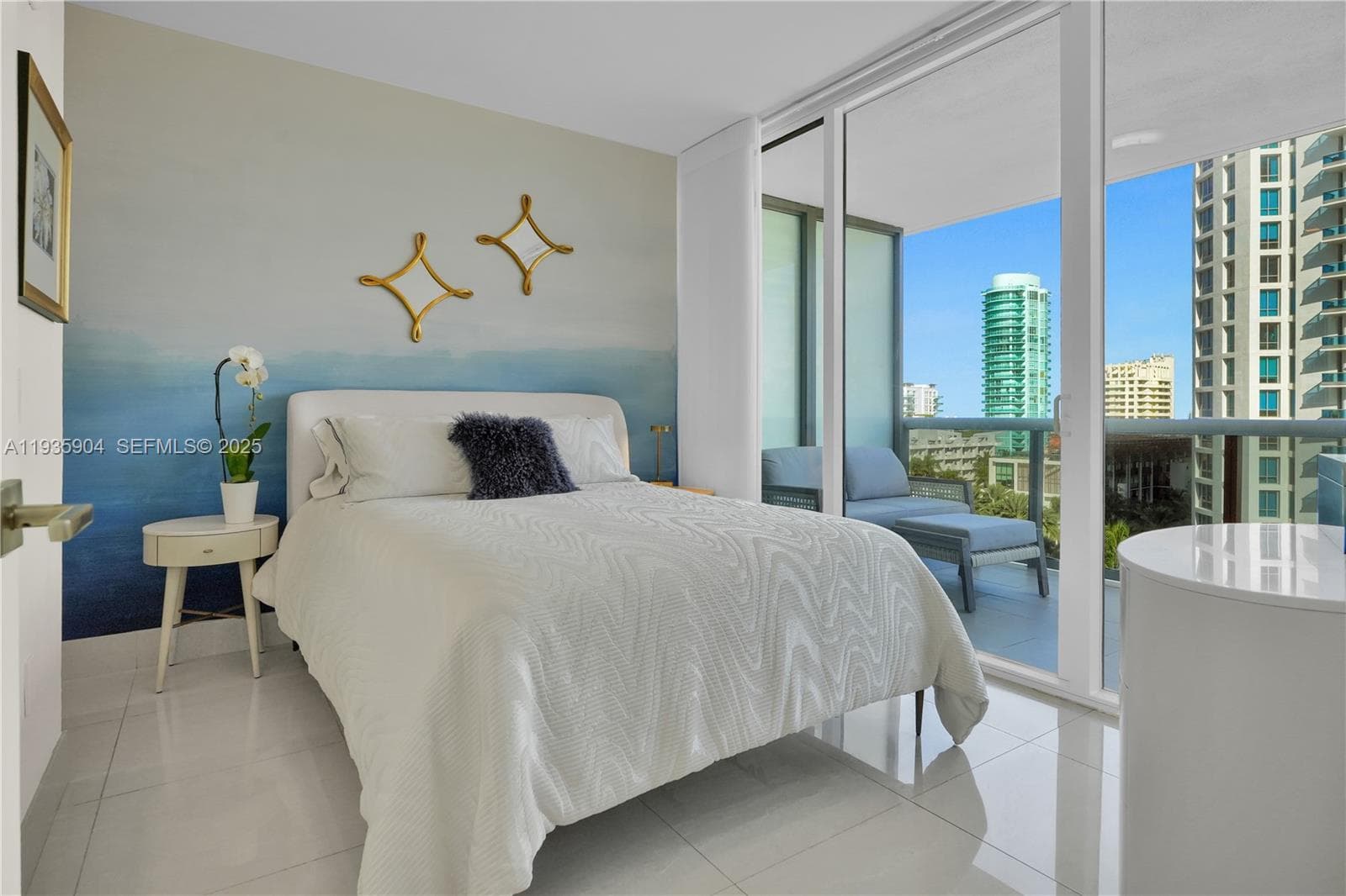 A11935904 — Miami Beach — 35