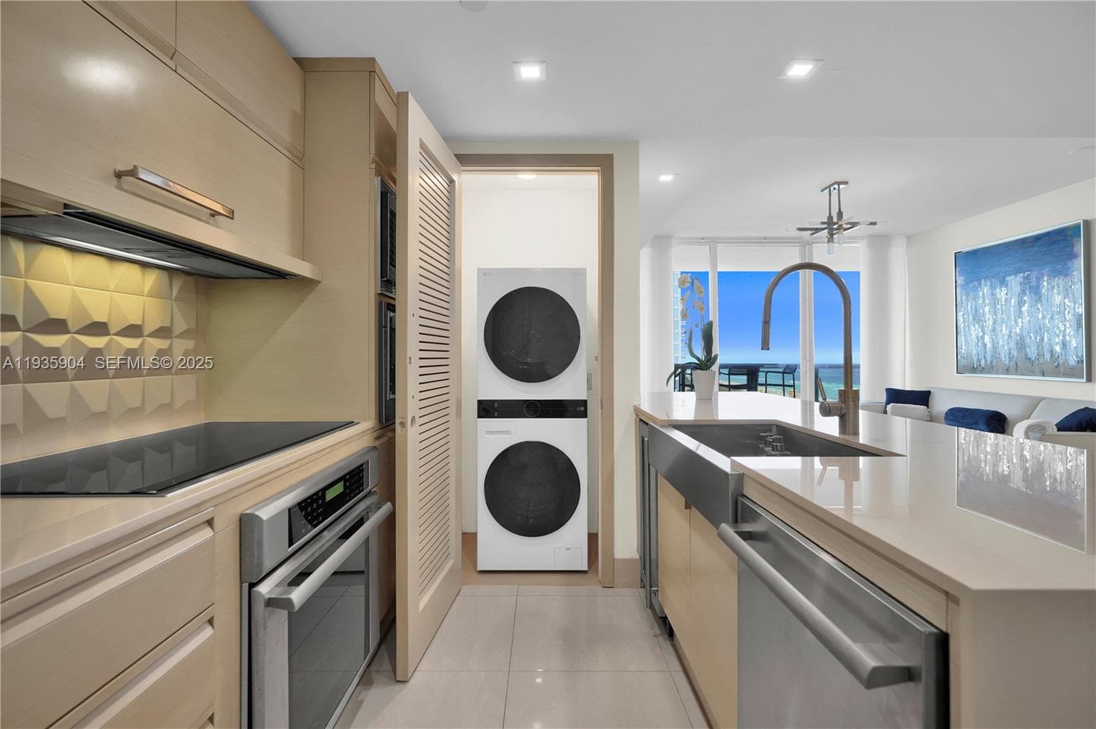 A11935904 — Miami Beach — 29