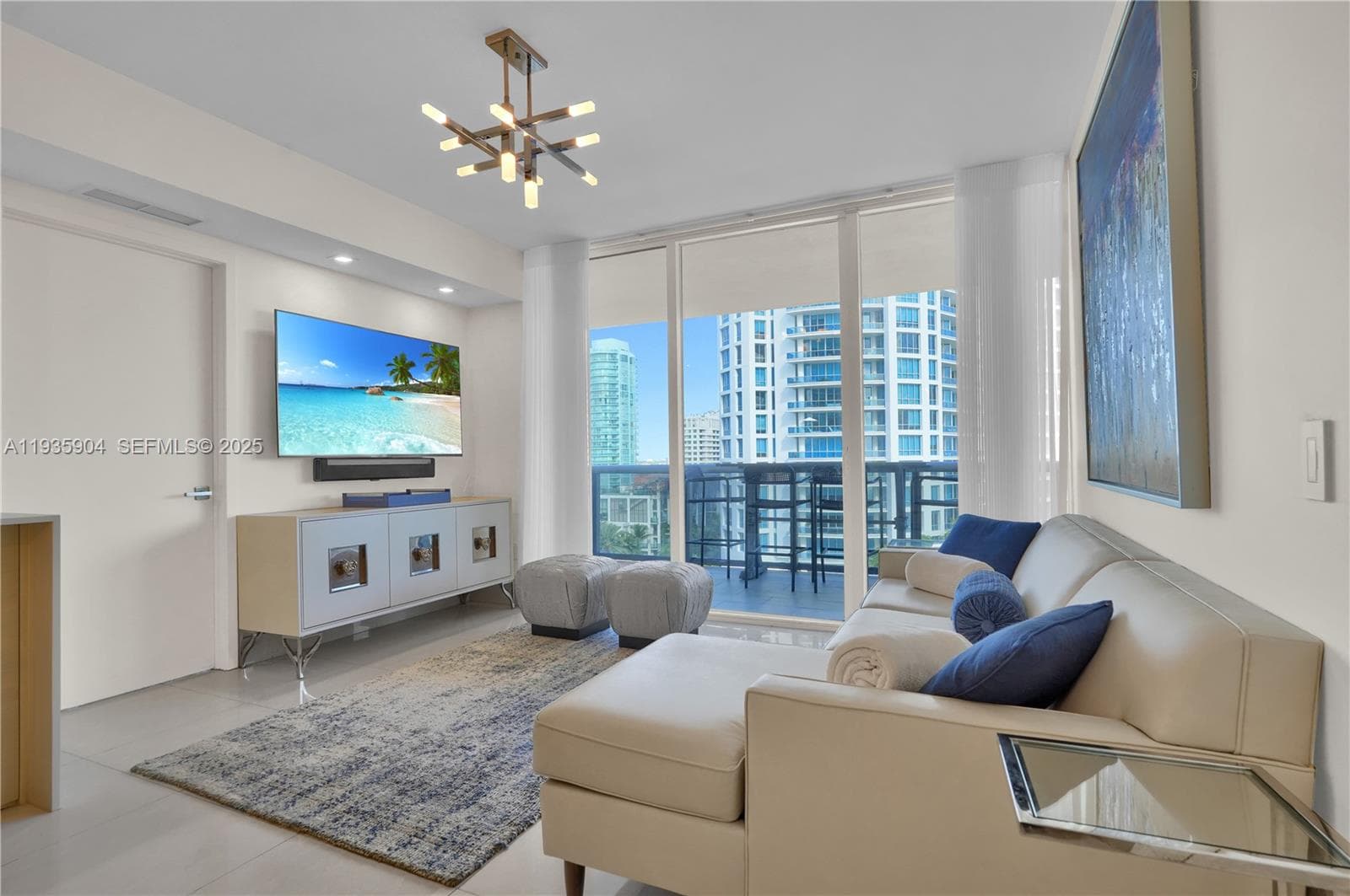 A11935904 — Miami Beach — 25