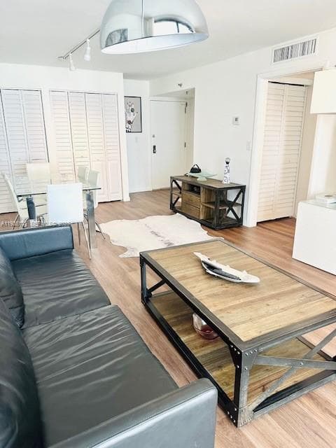 A11936135 — Miami Beach — 19