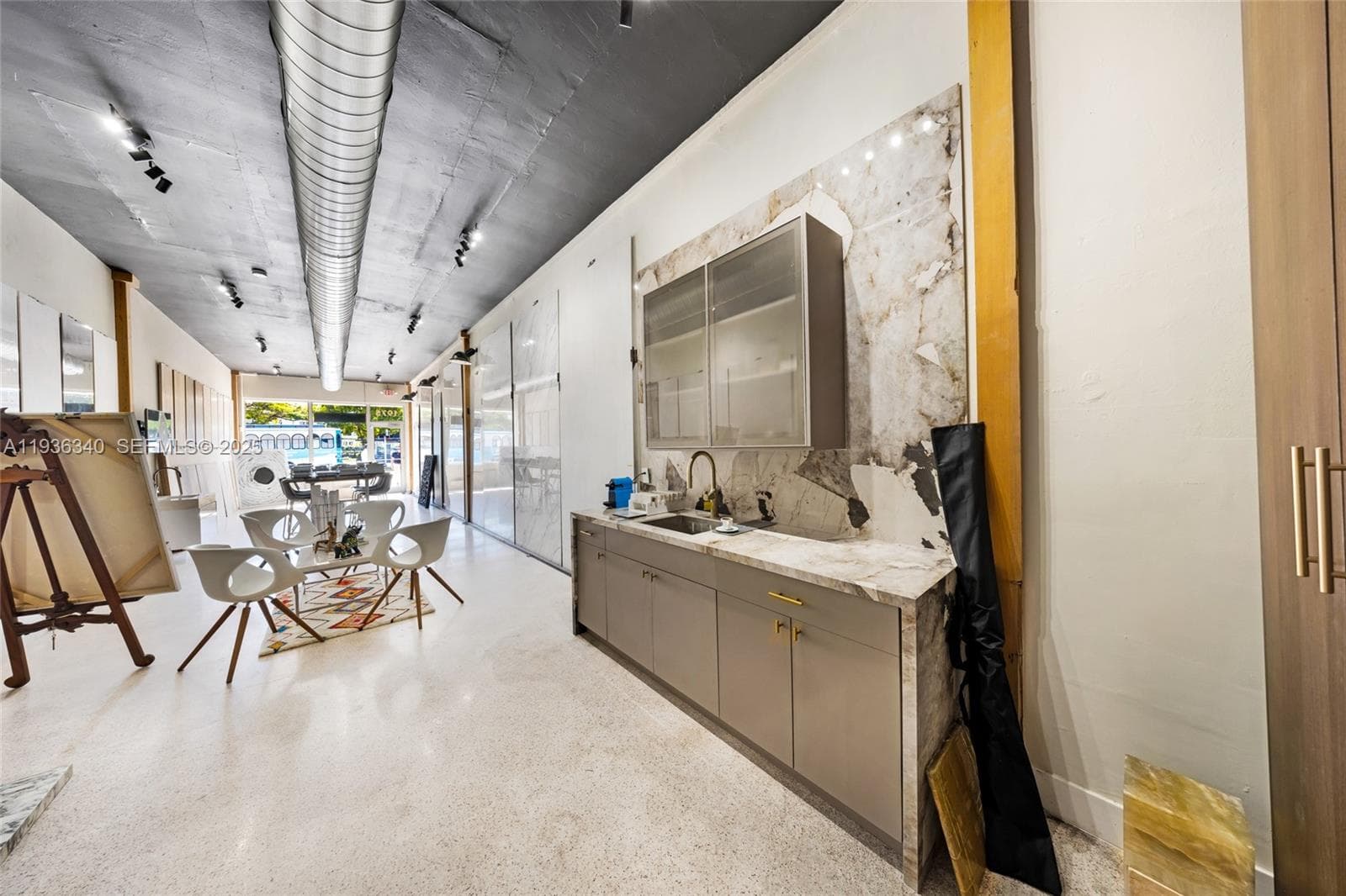 A11936340 — Miami Beach — 12