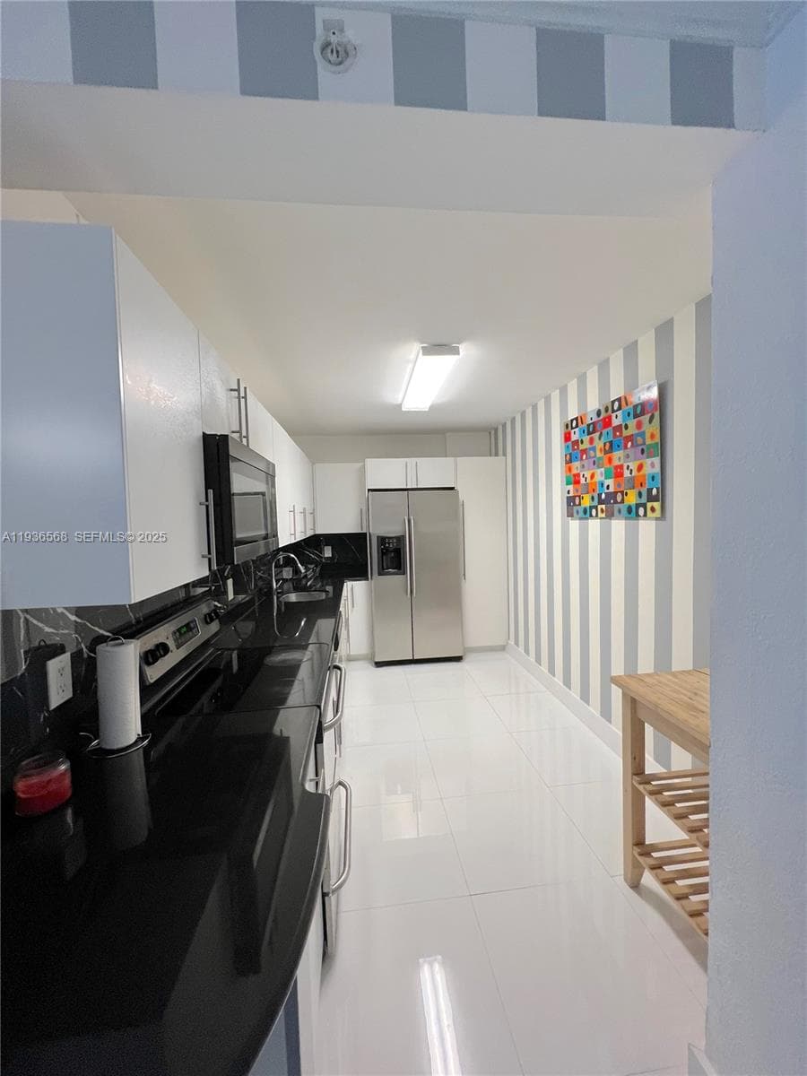 A11936568 — Miami Beach — 6