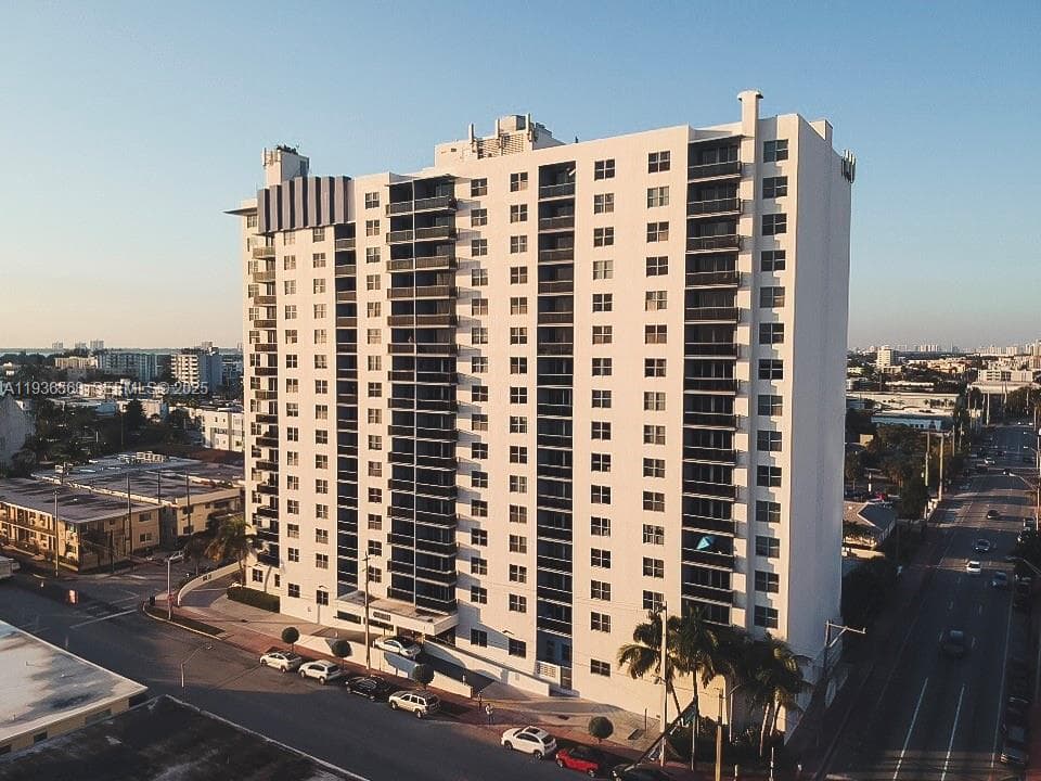 A11936568 — Miami Beach