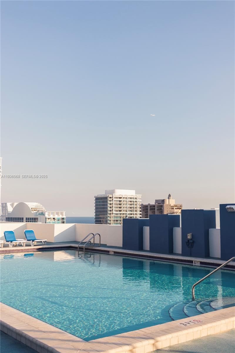 A11936568 — Miami Beach — 30