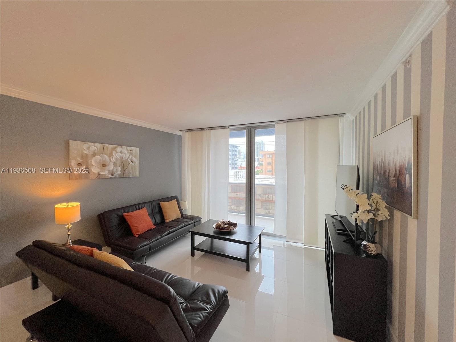 A11936568 — Miami Beach — 11