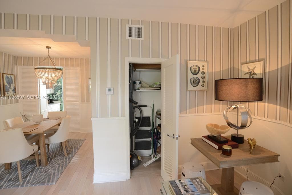 A11936597 — Miami Beach — 6