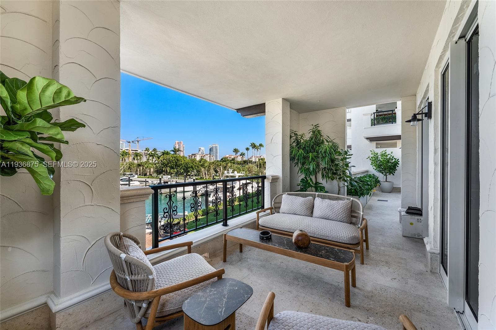 A11936875 — Miami Beach — 26