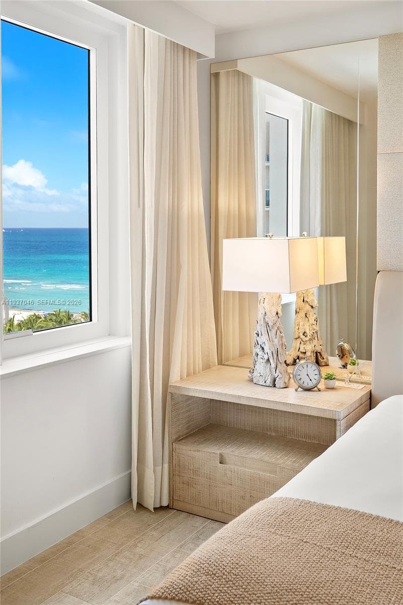 A11937046 — Miami Beach — 37