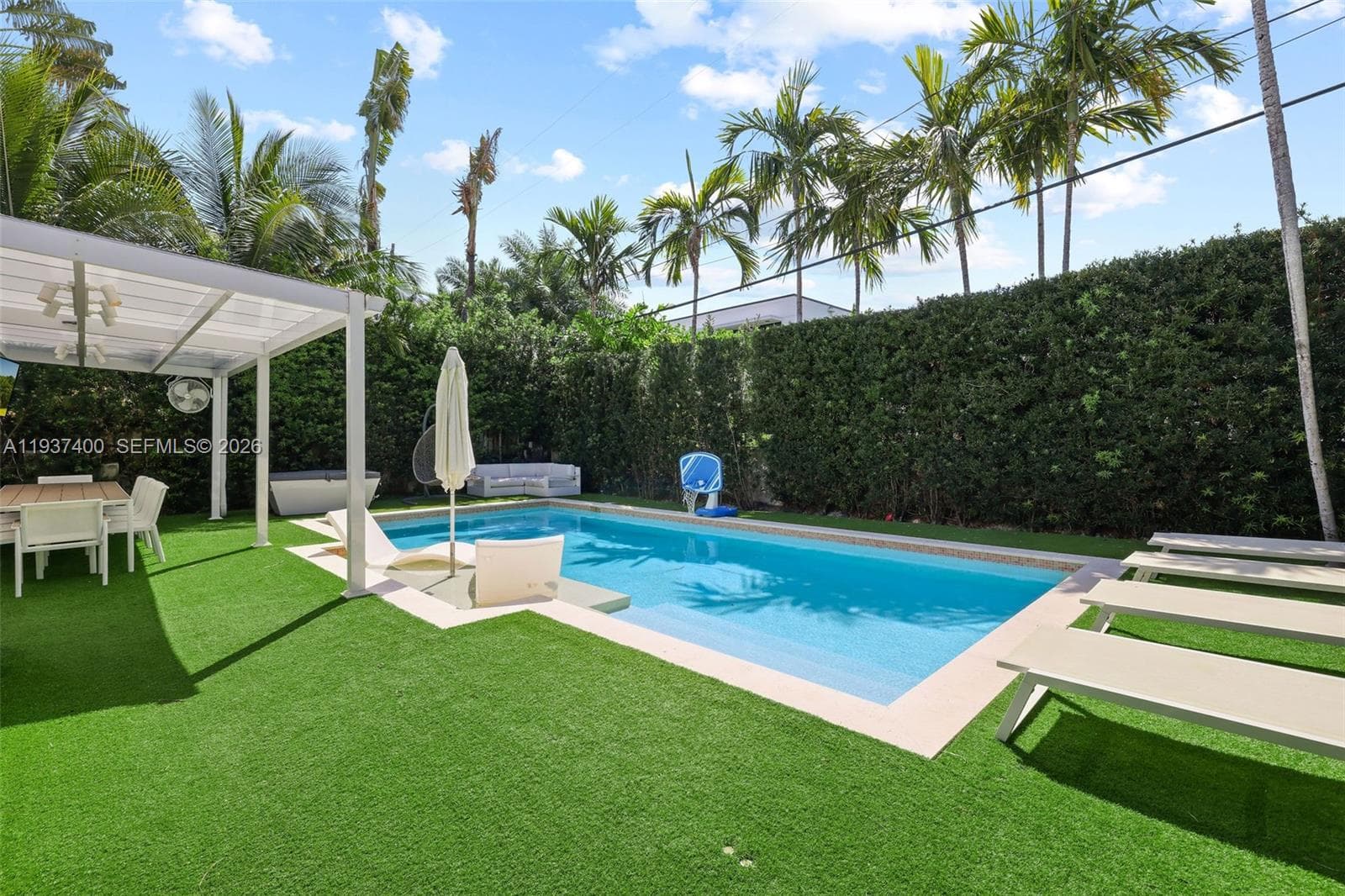 A11937400 — Miami Beach — 23
