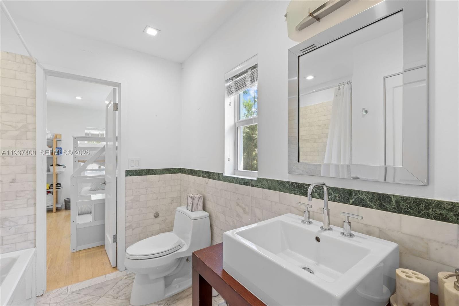 A11937400 — Miami Beach — 17