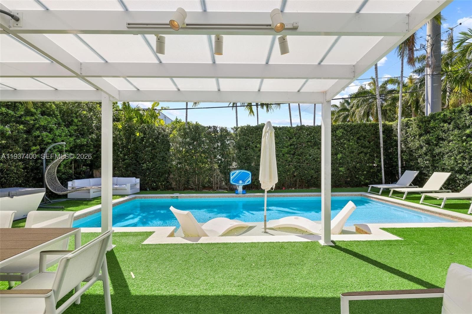 A11937400 — Miami Beach — 22