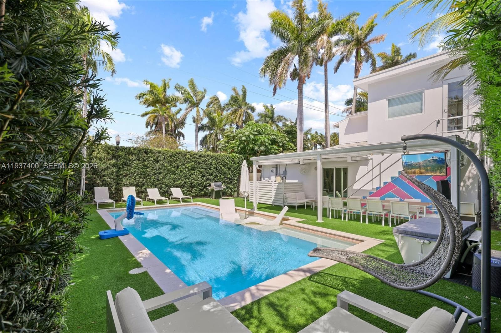 A11937400 — Miami Beach