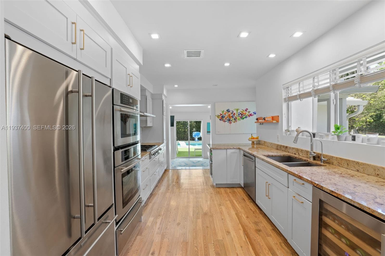 A11937400 — Miami Beach — 9