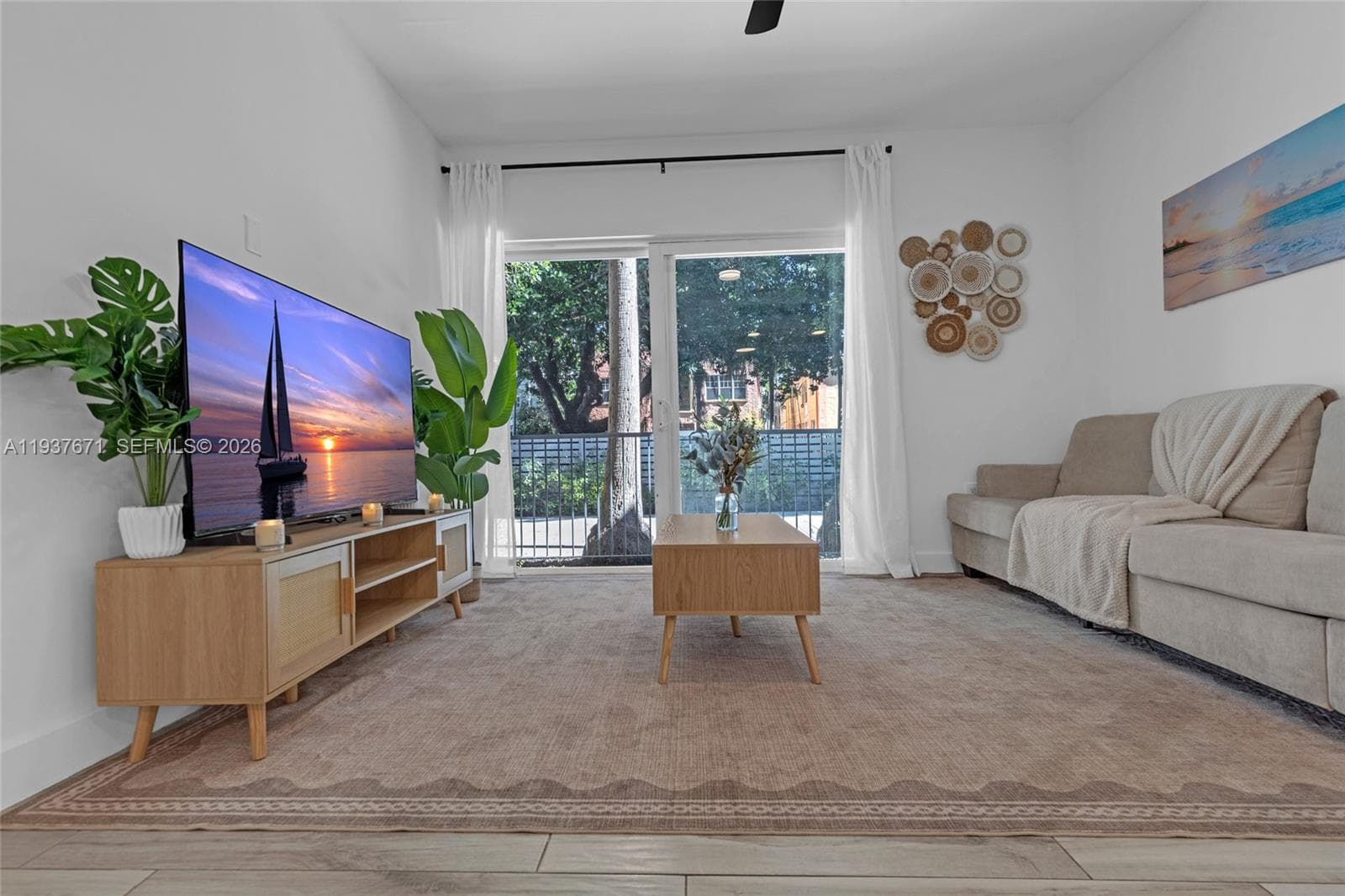 A11937671 — Miami Beach — 2