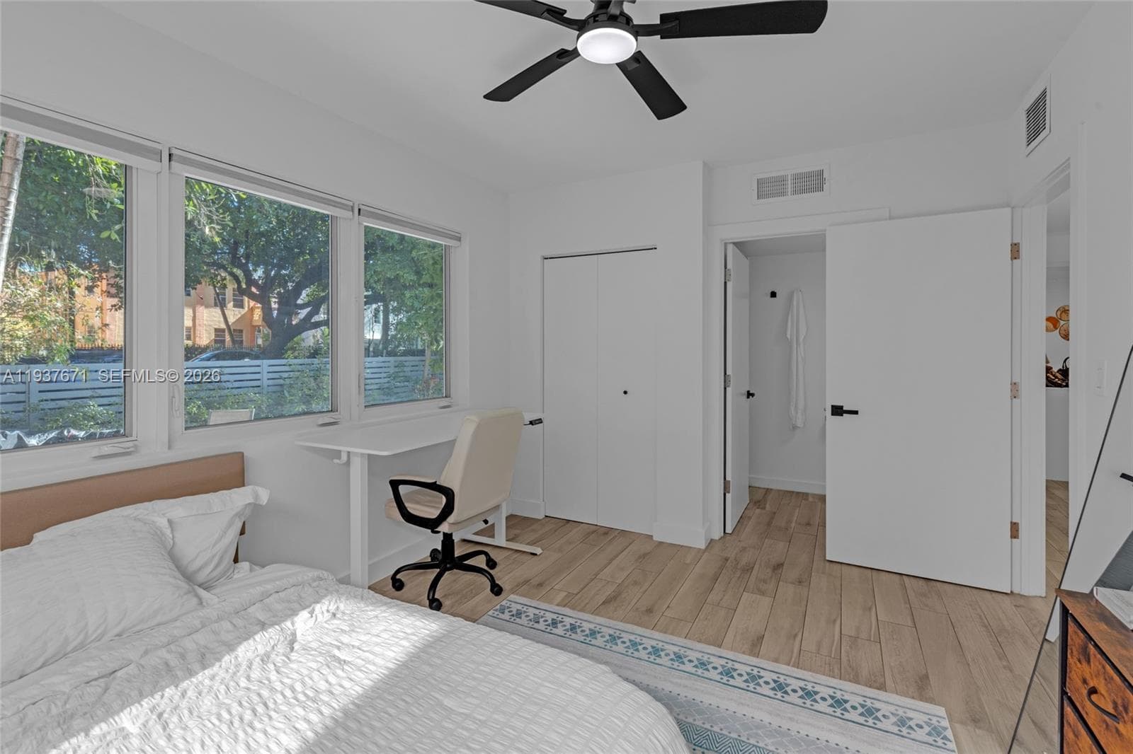 A11937671 — Miami Beach — 20