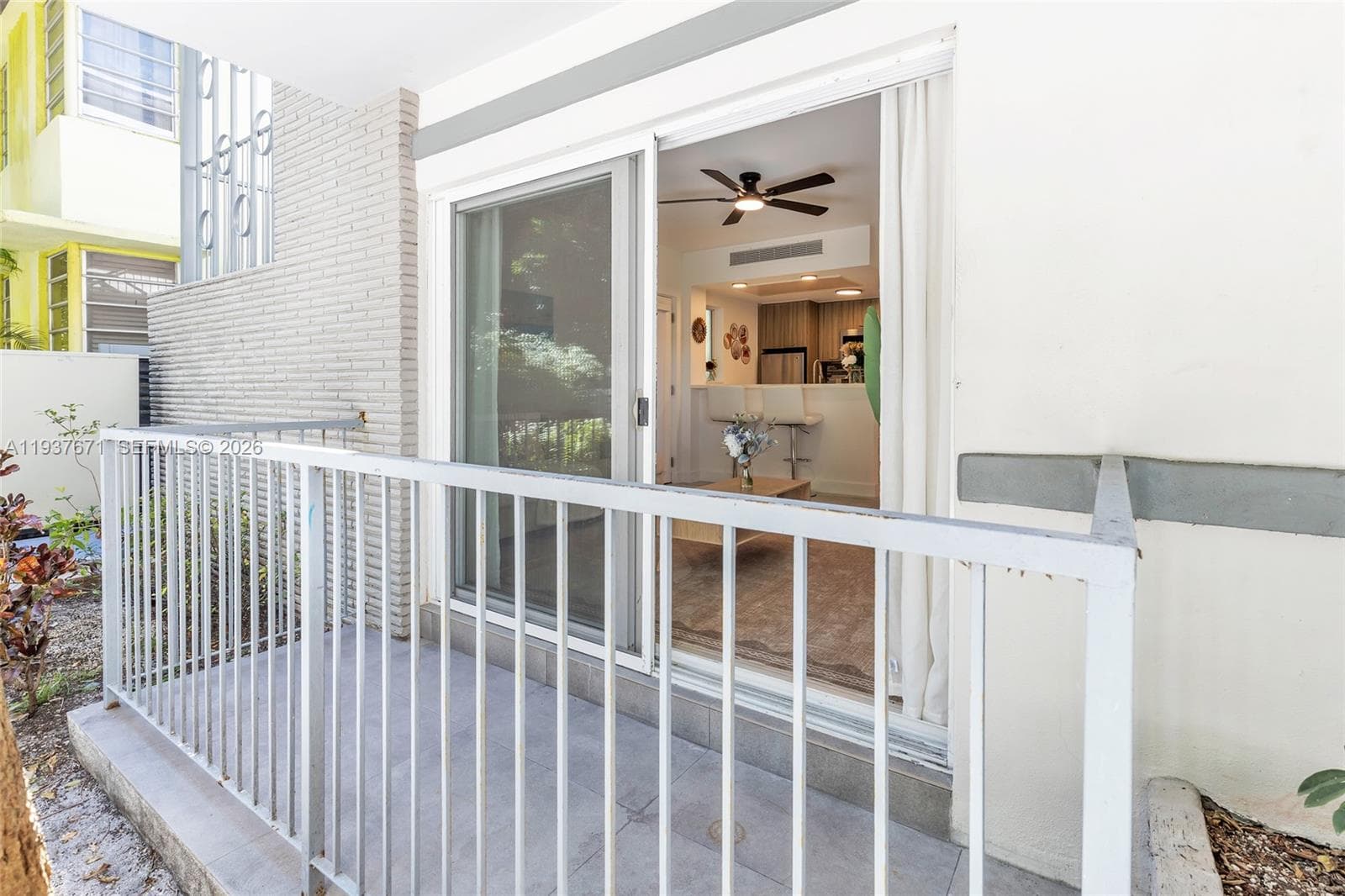 A11937671 — Miami Beach — 40