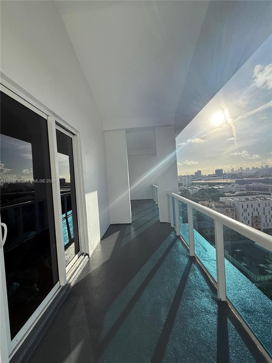 A11938093 — Miami Beach