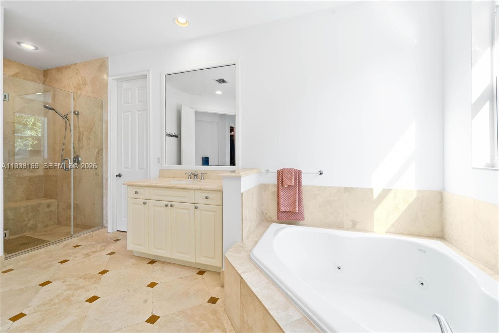 A11938169 — Miami Beach — 22